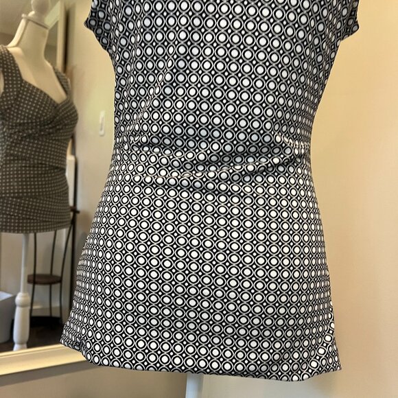 WHBM Black & White layered front Geometric Sleeveless Lined Top, Size Medium - Picture 13 of 15